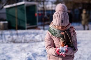 100+ Ways to Get Kids Outdoors:: Outdoor Winter Activities