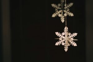 50 Holiday Crafts for Families Who Love the Outdoors
