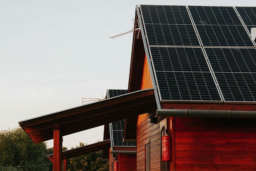 Powering Your Off-Grid Cabin: How Solar Panels Make Remote Living Possible