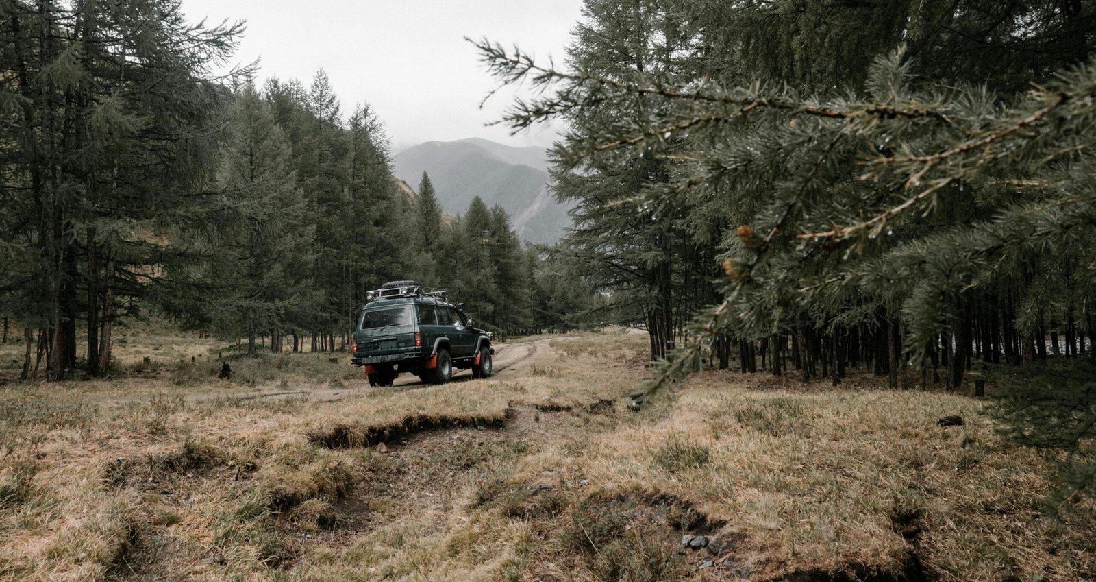 3 Ways Four Post Lifts Boost Trail Performance